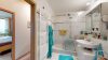 Großzügige 4-Zimmer-Wohnung mit Loggia & Blick auf die Gärten der Welt - Badezimmer